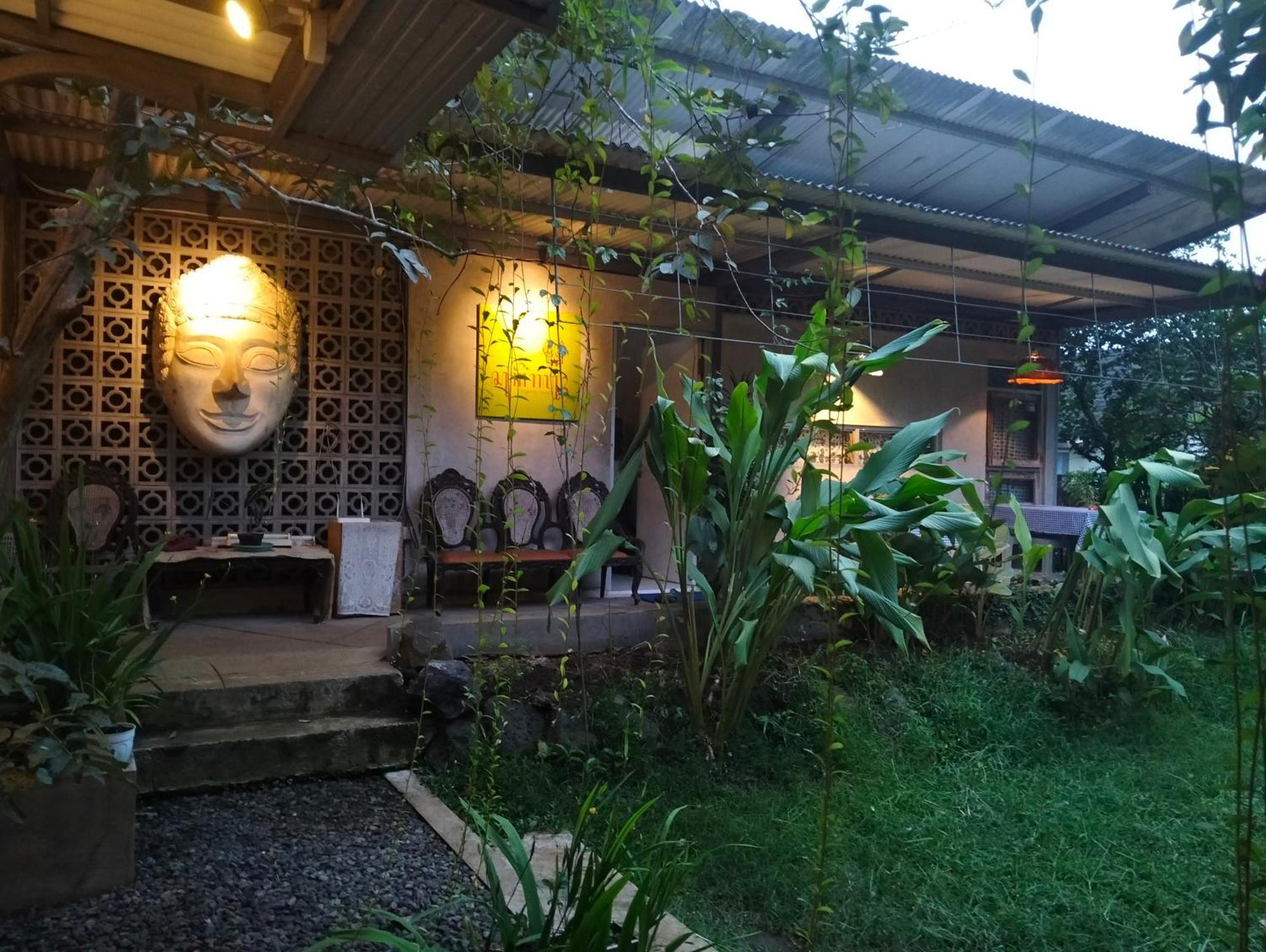 Condro Wulan Hostel Malang Zewnętrze zdjęcie